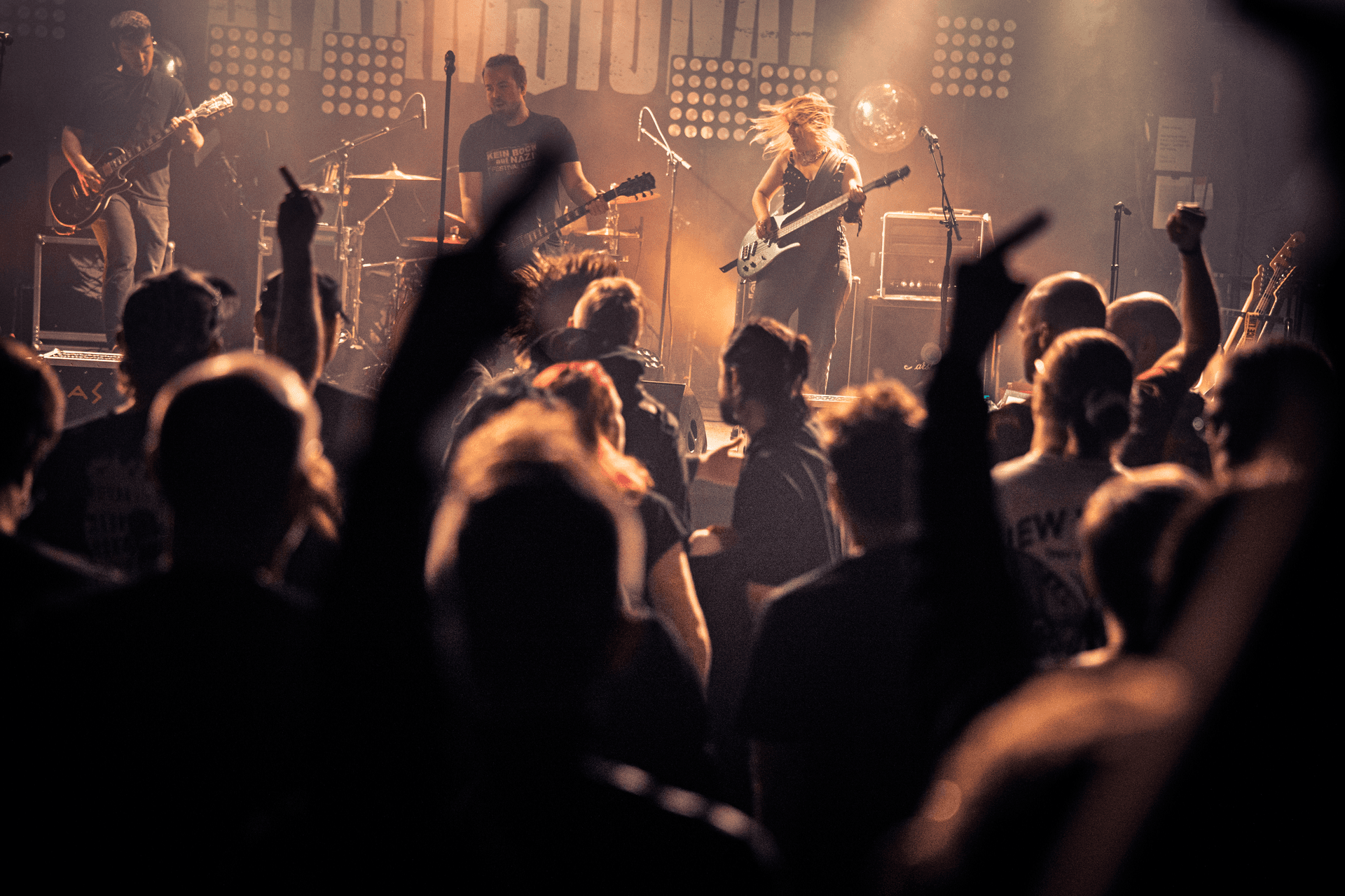Dorfterror als Support bei Alarmsignal im Gebäude 9 Köln
